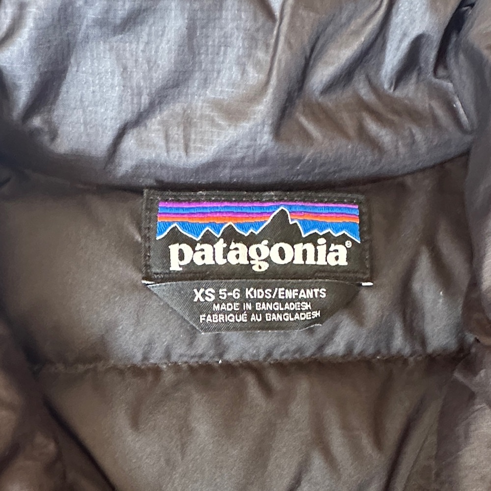 Patagonia Kid’s Black Puffer Jacket - Picture 2 of 7
